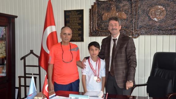 11 Yaş Grubunda Türkiye nin  En Hızlısı Öğrencimiz Enes MERT Oldu
