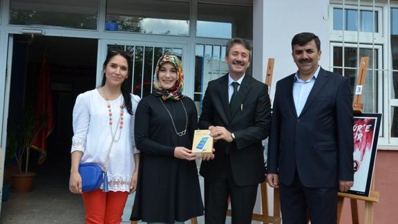 Türkiye 3.sü Sena ÖZ Ödülünü İl Milli Eğitim Müdürümüz Levent YAZICInın Elinden Aldı