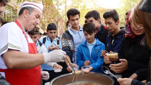 Tokat Anadolu İmam Hatip Lisesinde Aşure Dağıtım Programı Düzenlendi