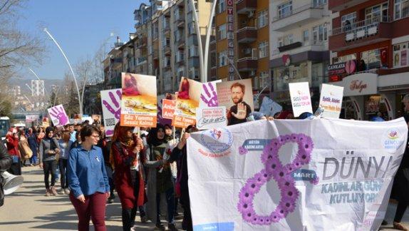 Dünya Kadınlar Günü Etkinlikleri Kapsamında Kadına Saygı Yürüyüşü düzenlendi