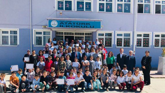 Pazar Atatürk İlkokulunda  Annemle Okuyoruz, Yarışıyoruz Projesi Belge Töreni Düzenlendi