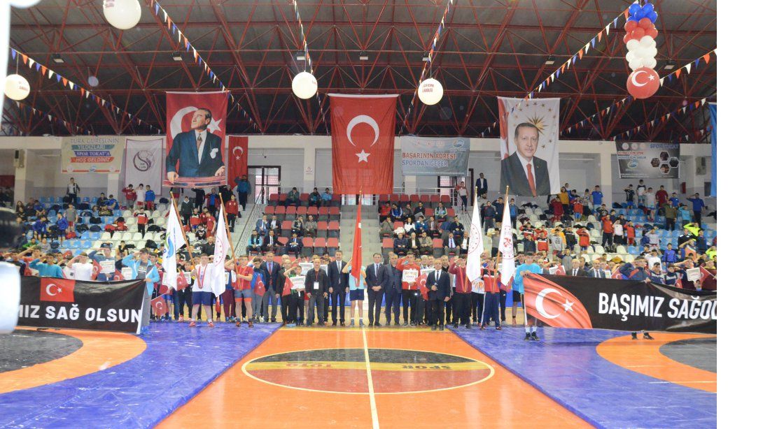 Yıldızlar Güreş Türkiye Şampiyonası Büyük Bir Coşkuyla Başladı