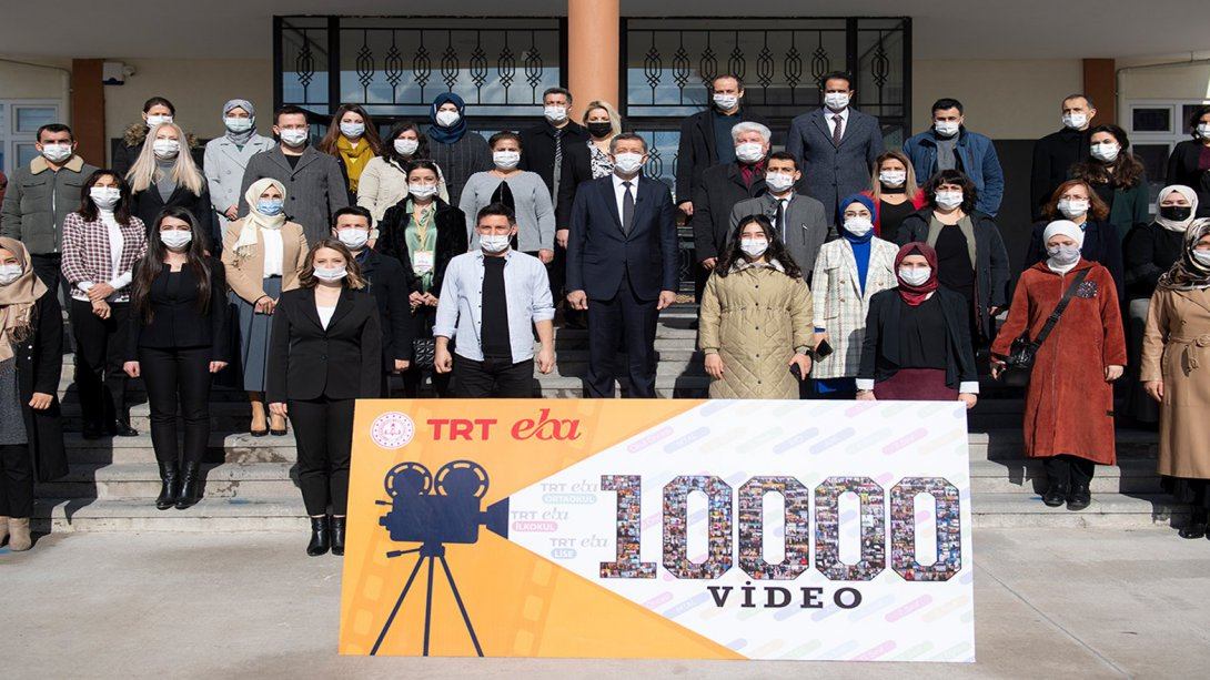 EBA TV ÖĞRETMENLERİ 10 AYDA 10.000 DERS VİDEOSU İLE REKORA İMZA ATTI