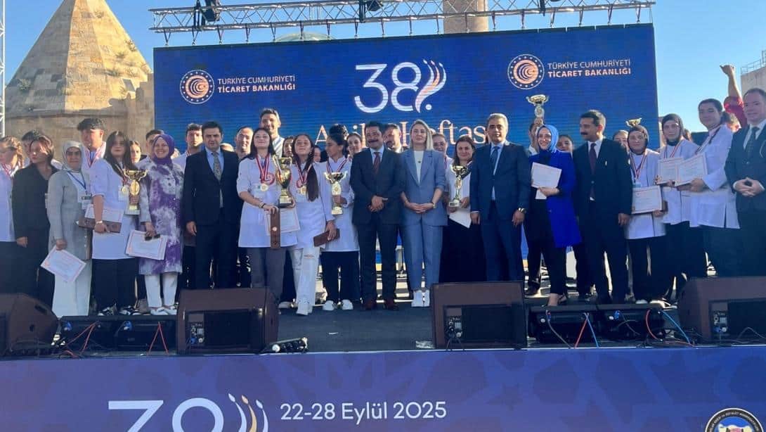 AHİLİK HAFTASI'NDA LİSELER ARASI YEMEK YARIŞMASI DÜZENLENDİ